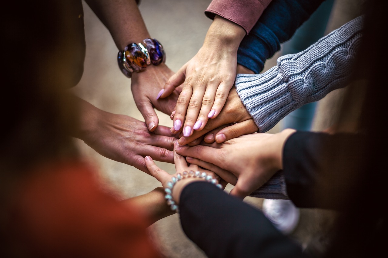 découvrez comment la collaboration favorise l’innovation, améliore la productivité et renforce le travail d’équipe au sein des organisations. conseils pratiques pour une collaboration efficace.