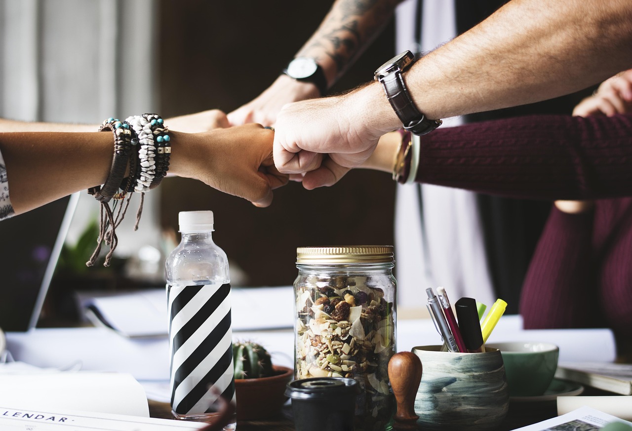 découvrez comment la culture d'entreprise façonne l'environnement de travail, renforce l'engagement des employés et contribue au succès des organisations. explorez ses valeurs, ses pratiques et son impact sur la performance.