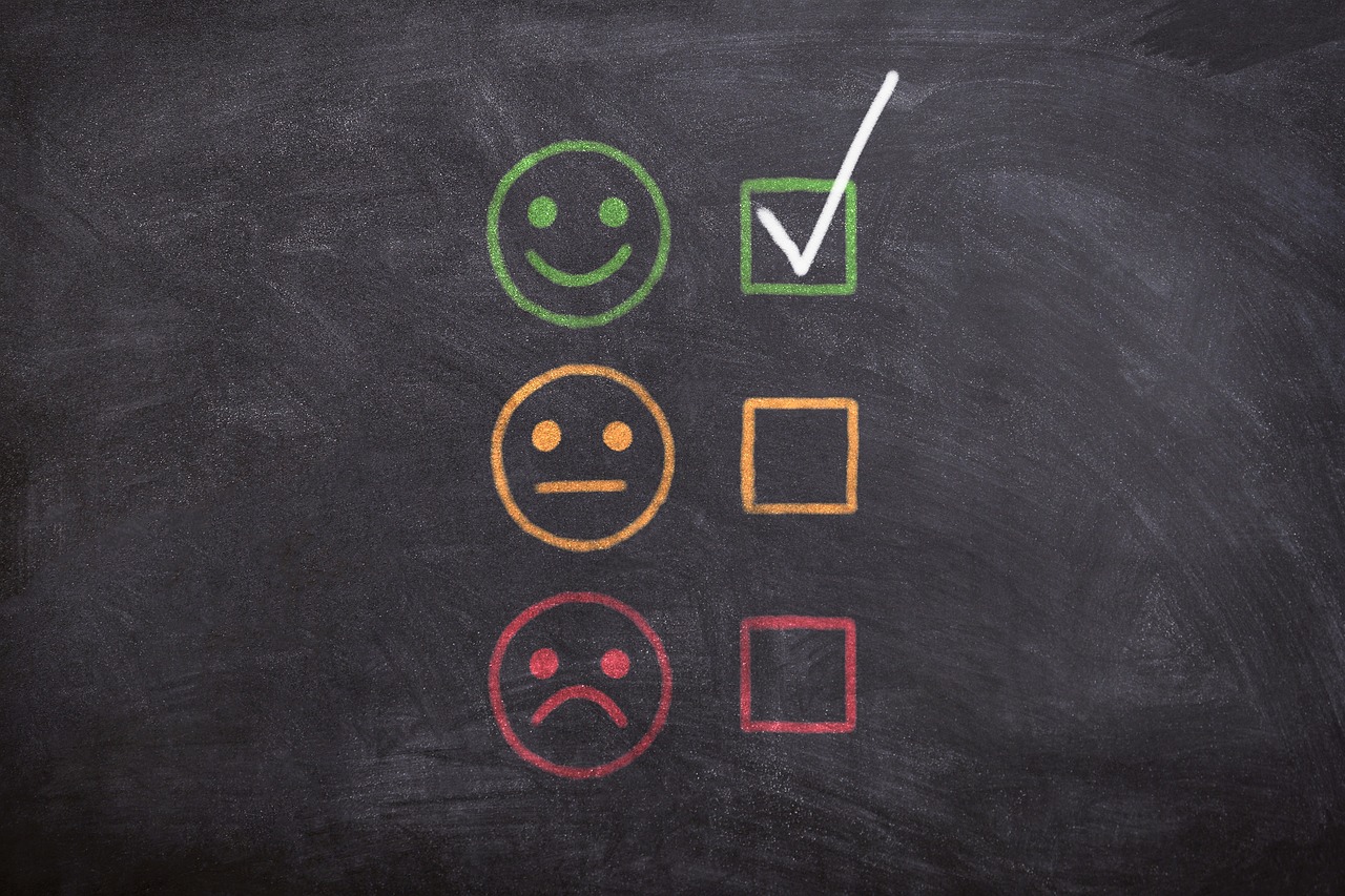 découvrez ce qu'est le negative feedback, son importance dans divers domaines, et comment il peut améliorer les performances ou les systèmes en apportant des ajustements correctifs efficaces.