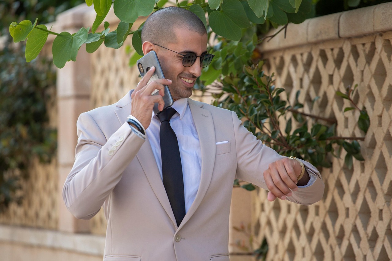 découvrez l'art du networking professionnel pour élargir votre réseau, développer des opportunités de carrière et renforcer vos relations d'affaires avec efficacité.